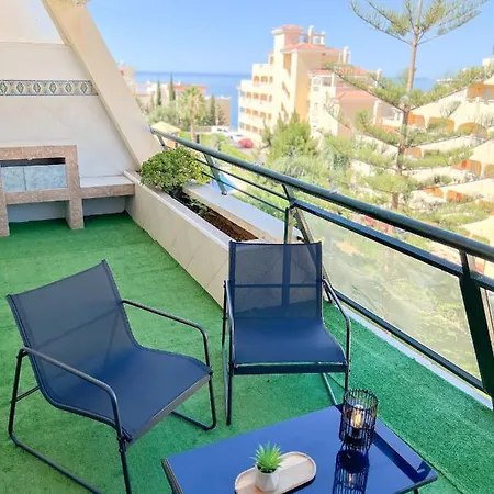 Playaquebrada & Pool Cozy Flat בנאלמדנה