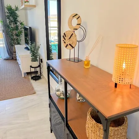 Playaquebrada & Pool Cozy Flat דירה בנאלמדנה