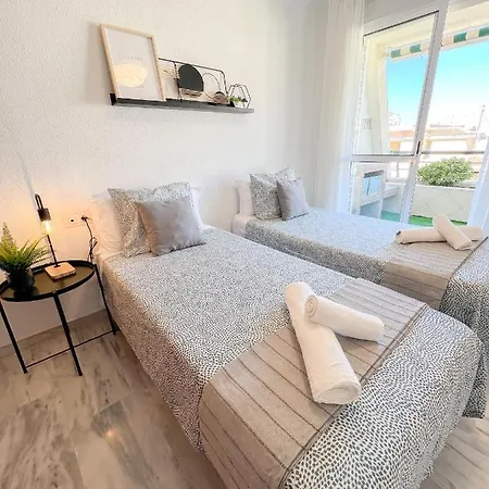 Playaquebrada & Pool Cozy Flat * בנאלמדנה