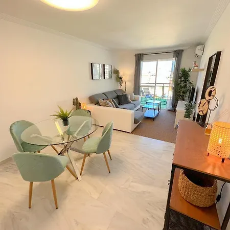 Playaquebrada & Pool Cozy Flat דירה *